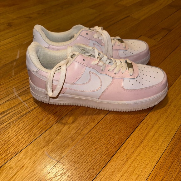 Light Pink Nike Shoes. - Picture 3 of 5
